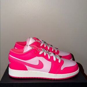 Air Jordan 1 Low GS Hyper Pink 553560-661 Size 6.5Y
